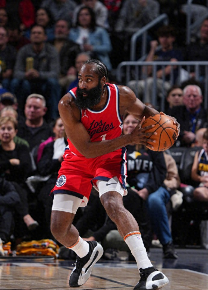 丹佛掘金迎德国杯关键赛，加时末段绝杀压哨，震撼外界，团队化学反应显著